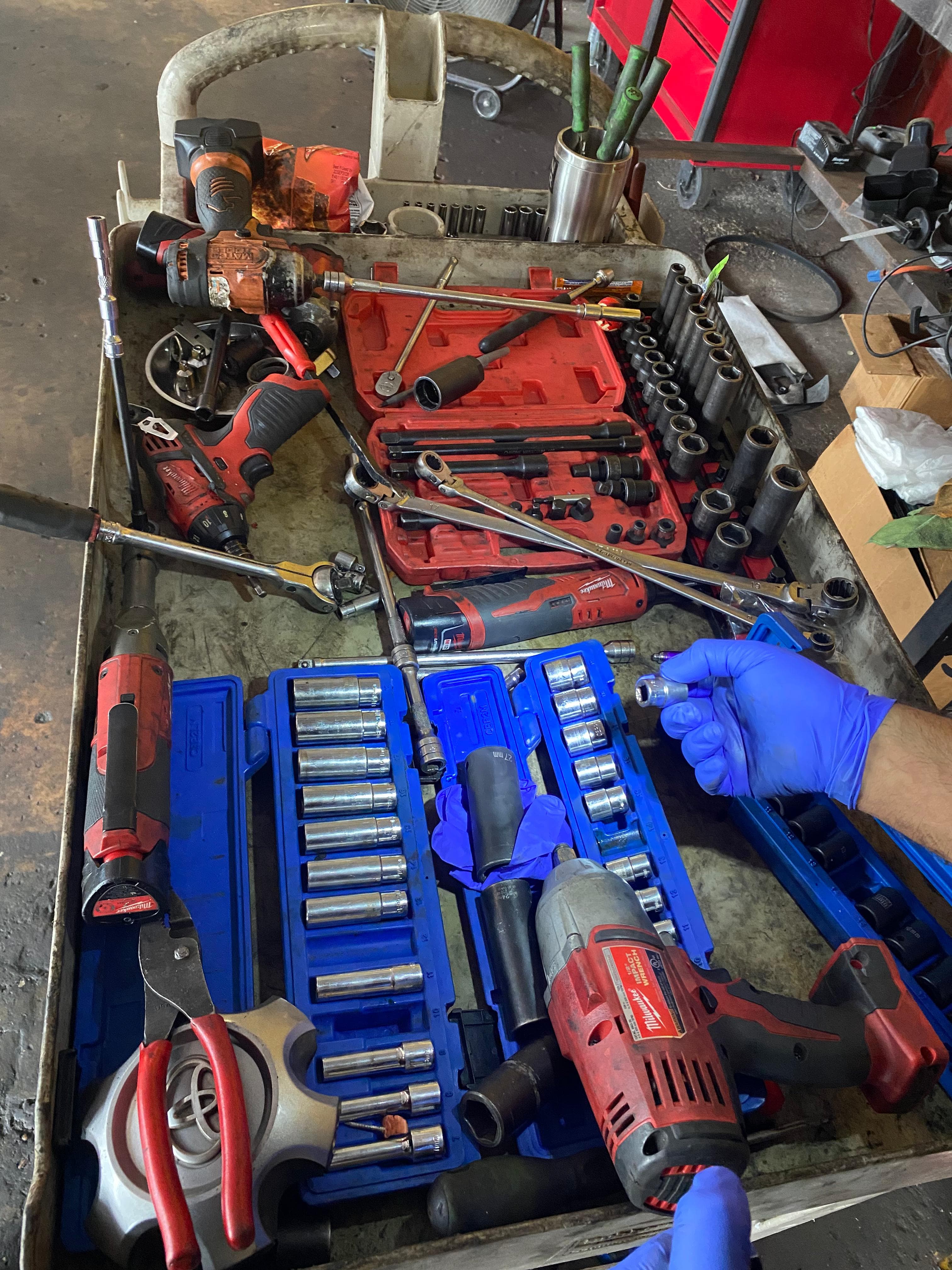 Herramientas neumáticas y juegos de dados usados en Faktor Auto Repair